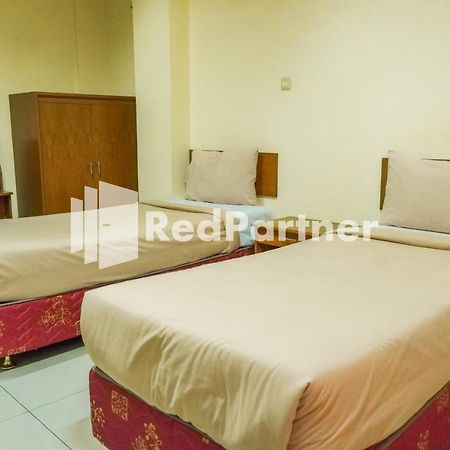 Grand Kembar Hotel Mitra Reddoorz Bandung Exterior foto