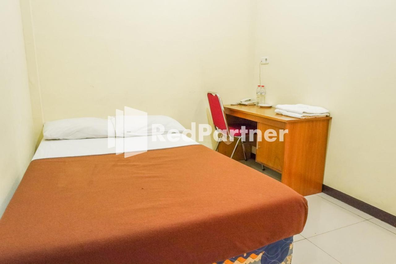 Grand Kembar Hotel Mitra Reddoorz Bandung Exterior foto