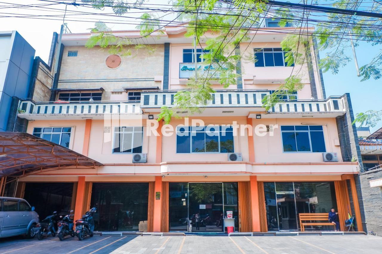 Grand Kembar Hotel Mitra Reddoorz Bandung Exterior foto