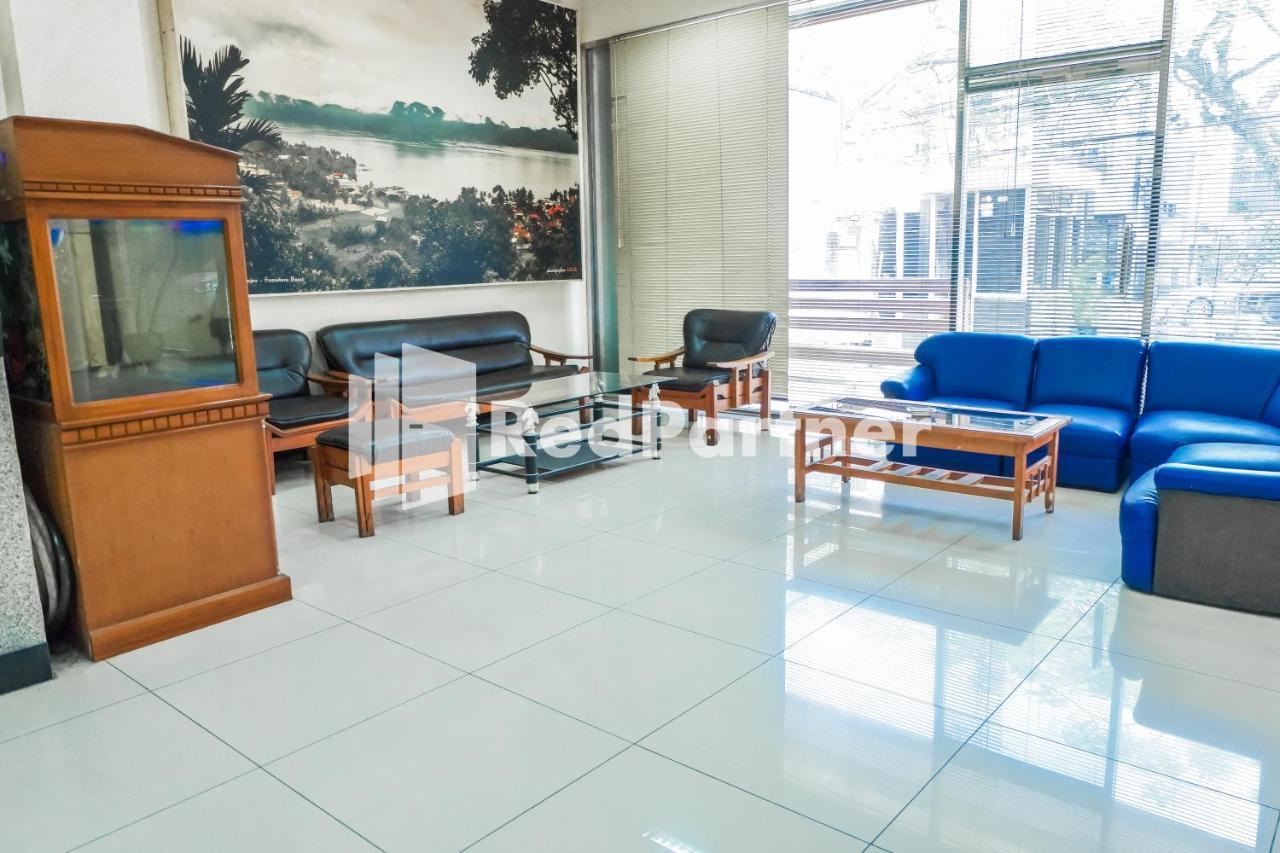 Grand Kembar Hotel Mitra Reddoorz Bandung Exterior foto